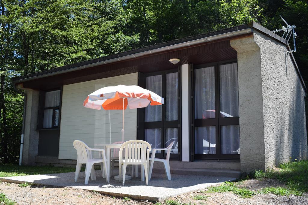 VVF Villages   Les Lacs du Cantal   Champs-sur-Tarentaine Extérieur photo