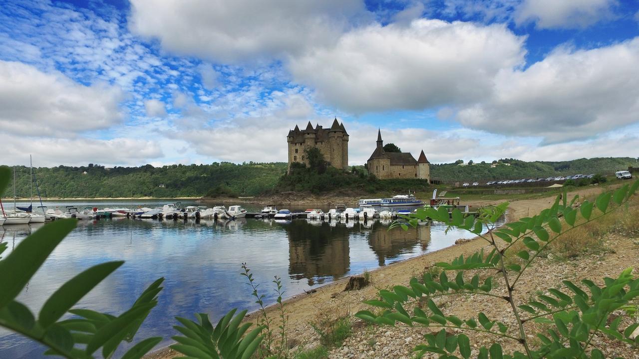 VVF Villages   Les Lacs du Cantal   Champs-sur-Tarentaine Extérieur photo