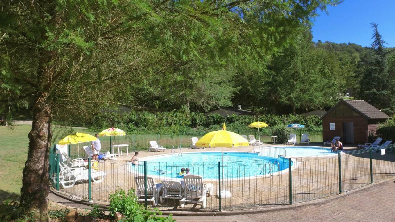 VVF Villages   Les Lacs du Cantal   Champs-sur-Tarentaine Extérieur photo
